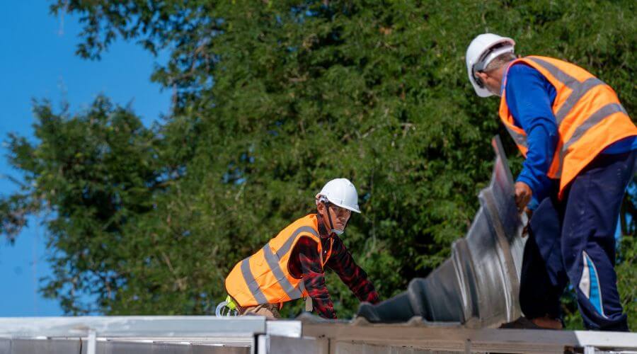 Professional residential roofers in Claypool, IN